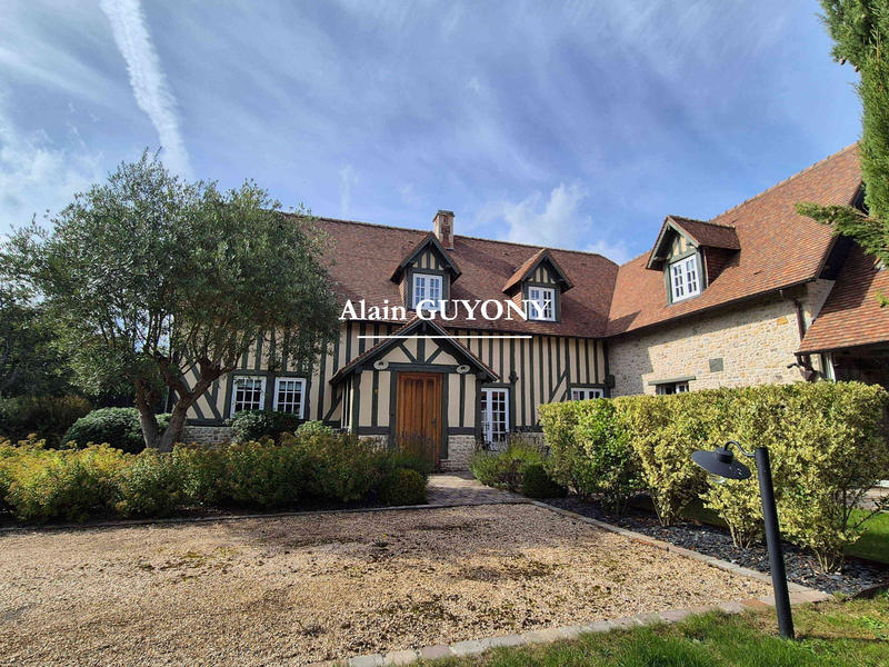 Maison contemporaine - 276 m² - 9 pièces