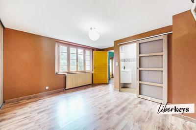 Demeure - 260 m² - 6 pièces