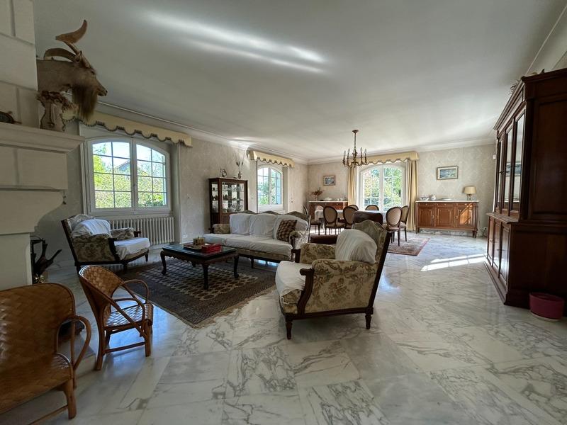 Maison - 252 m² - 7 pièces