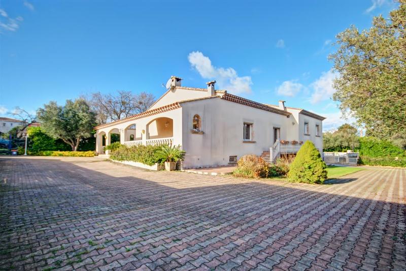 Maison - 203 m² - 7 pièces