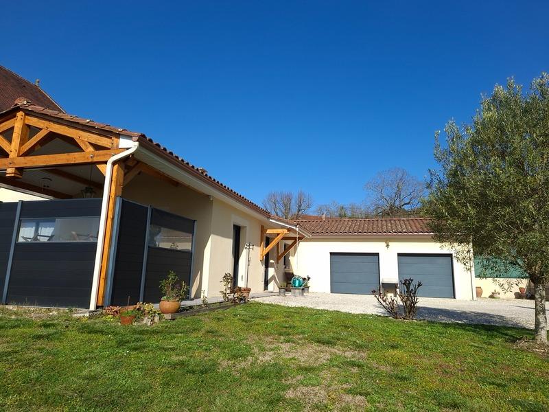 Maison - 153 m² - 9 pièces