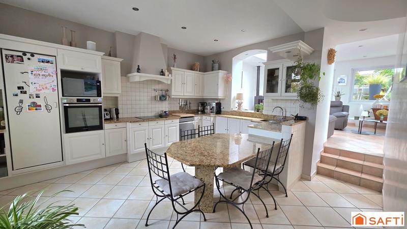 Maison - 191 m² - 8 pièces