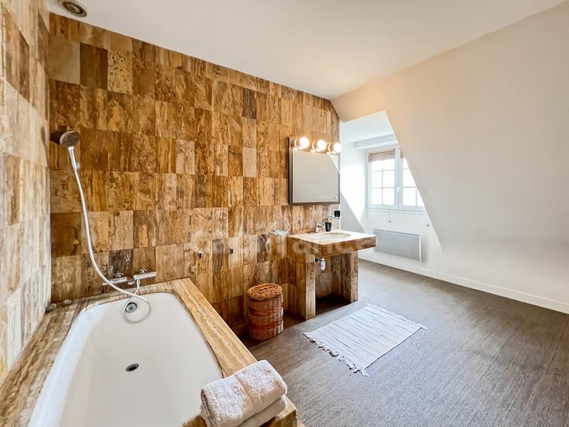 Maison - 224 m² - 7 pièces