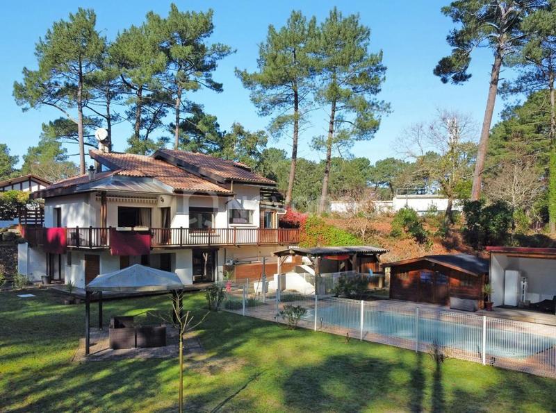 Villa - 200 m² - 8 pièces