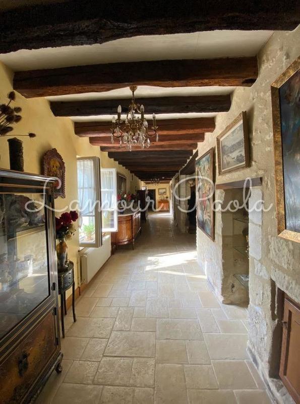 Maison - 369 m² - 10 pièces