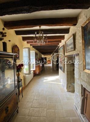 Maison - 369 m² - 10 pièces