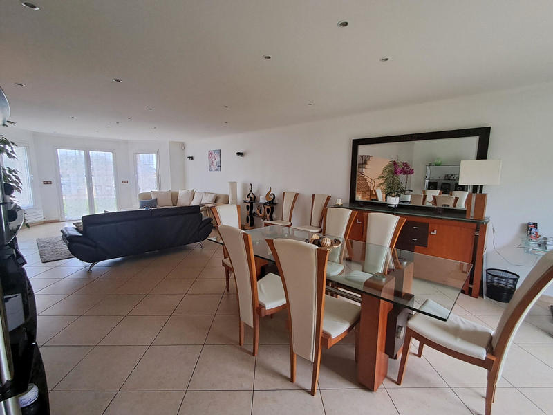 Maison - 205 m² - 7 pièces