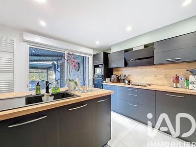 Maison - 92 m² - 5 pièces