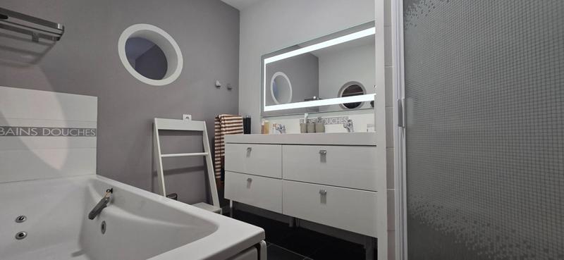 Maison - 200 m² - 5 pièces