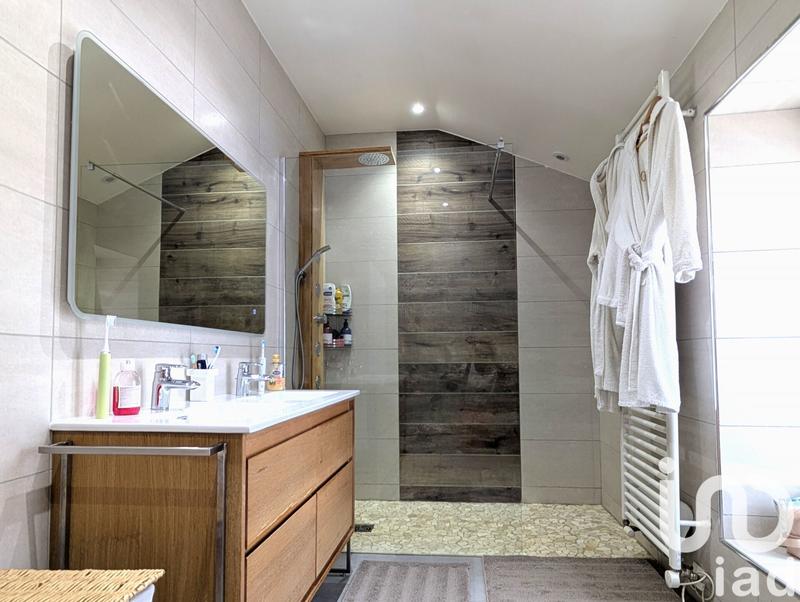 Maison - 240 m² - 8 pièces