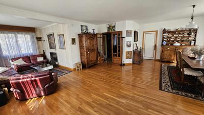 Maison - 255 m² - 8 pièces