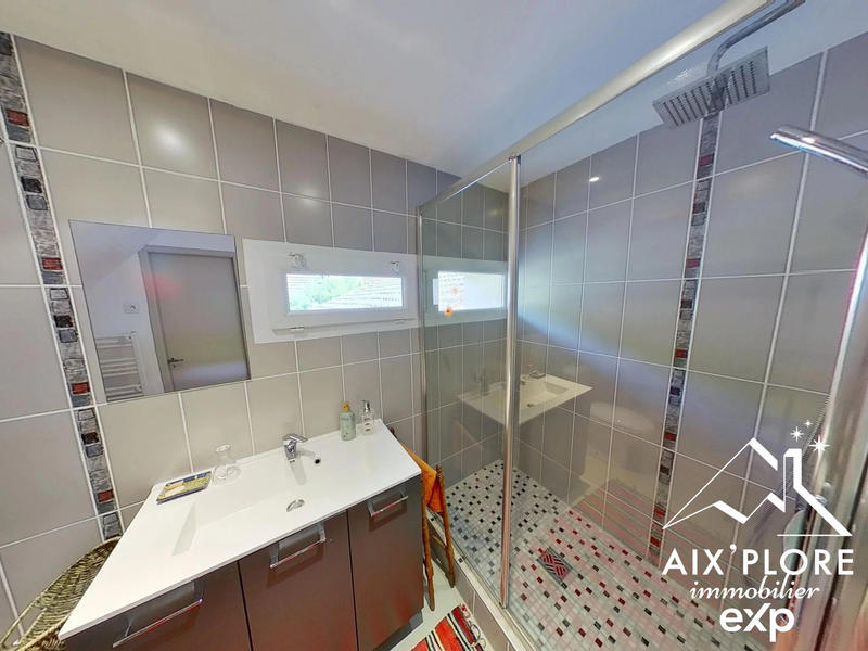 Maison traditionnelle - 248 m² - 7 pièces