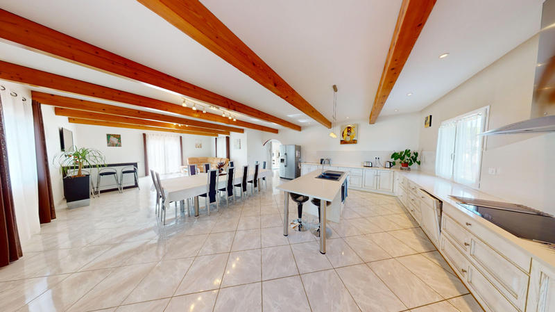 Maison - 207 m² - 5 pièces