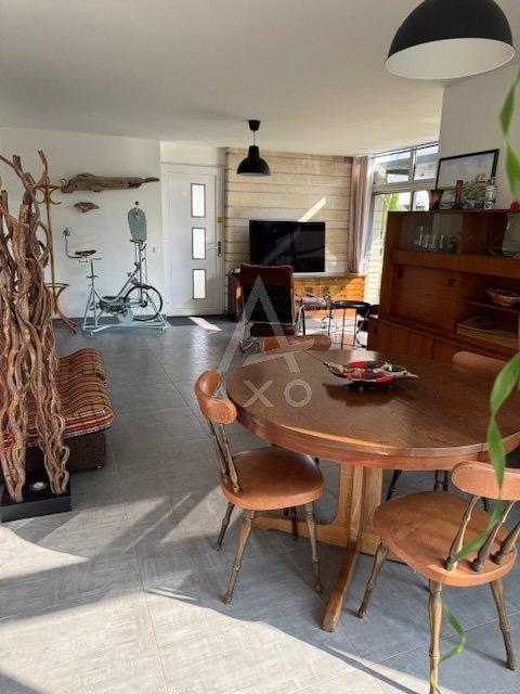 Maison - 244 m² - 7 pièces