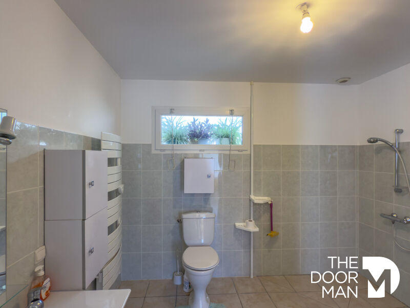 Maison - 227 m² - 9 pièces