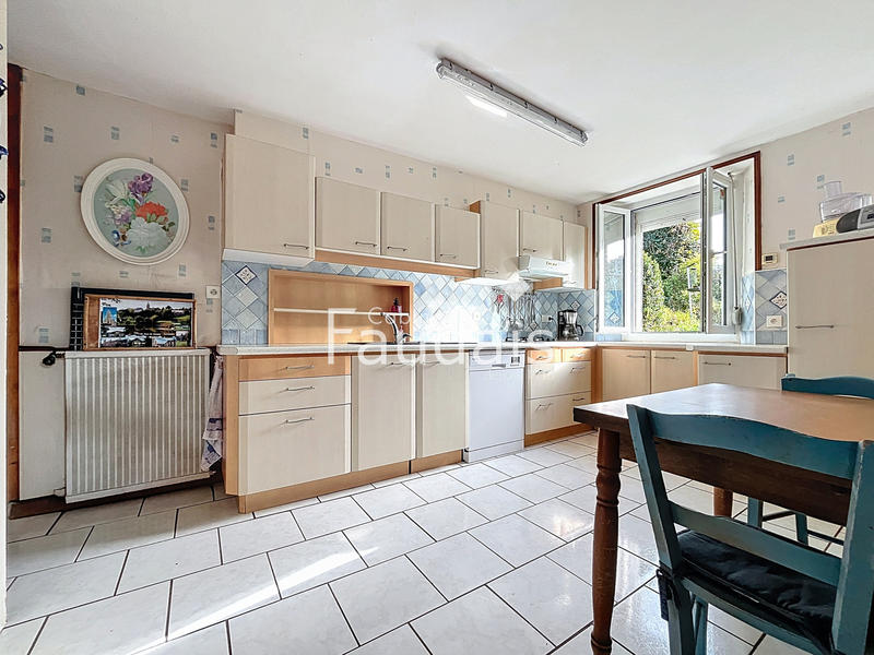 Maison - 212 m² - 8 pièces