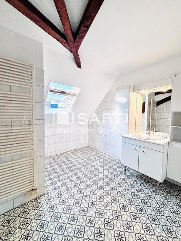 Maison - 221 m² - 12 pièces