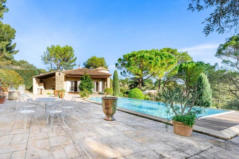 Maison - 195 m² - 8 pièces