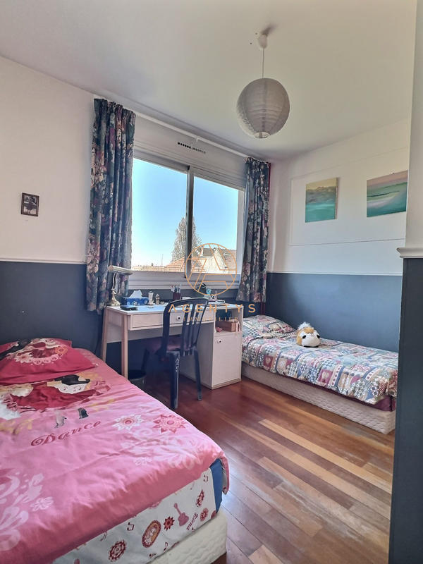 Appartement - 100 m² - 5 pièces