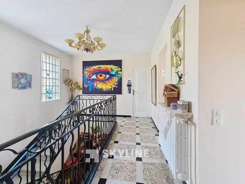 Maison - 223 m² - 6 pièces