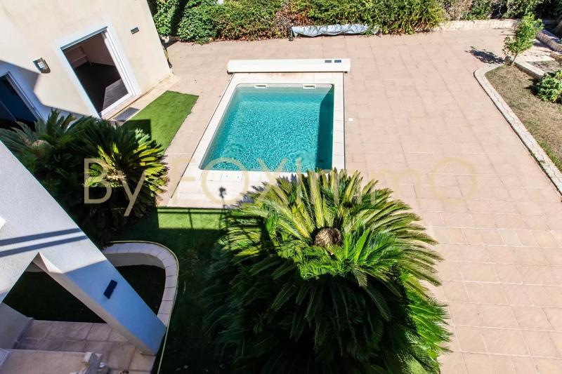 Maison - 334 m² - 8 pièces