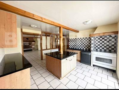 Maison jumelée - 254 m² - 9 pièces