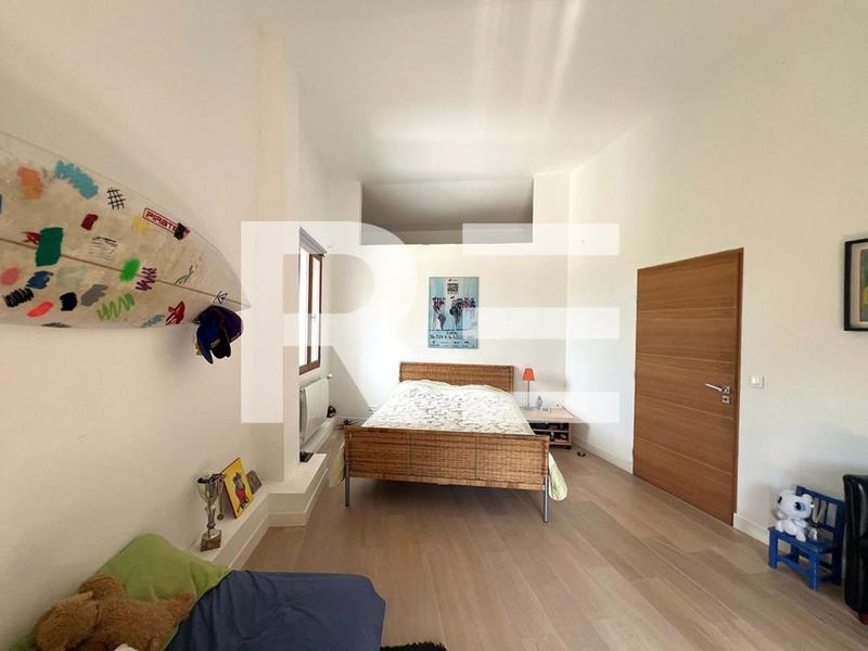 Maison - 310 m² - 11 pièces