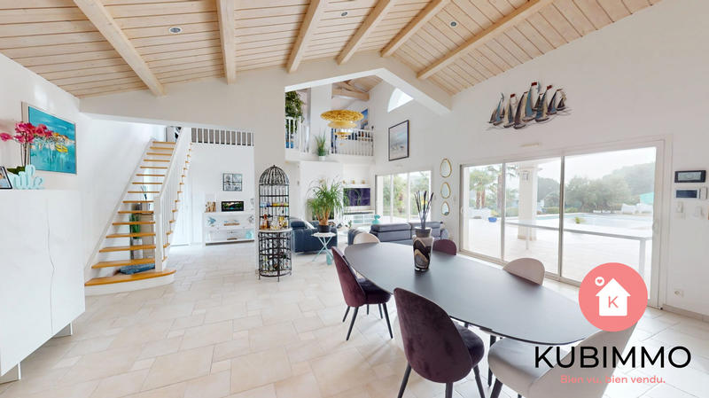 Maison - 214 m² - 8 pièces