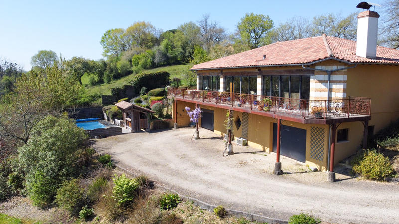 Maison - 210 m² - 5 pièces