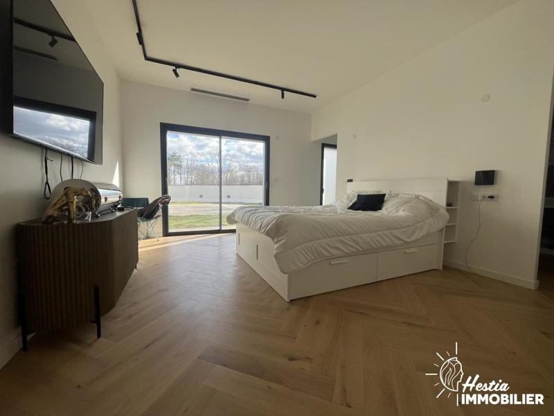 Propriété - 242 m² - 6 pièces