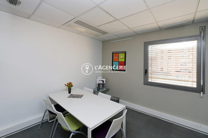 Bureau - 130 m² - 7 pièces