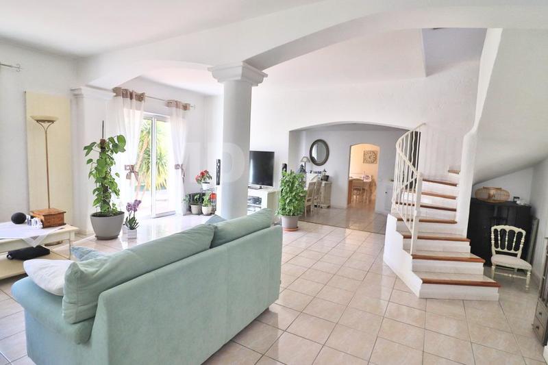 Maison - 248 m² - 8 pièces