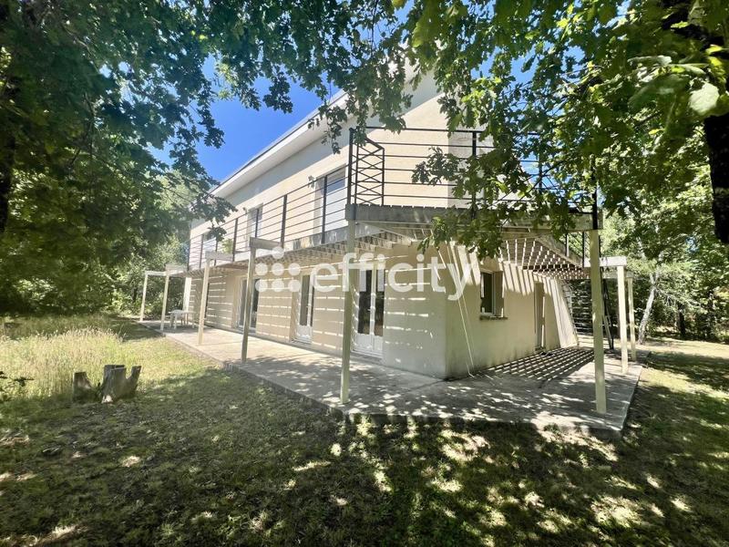 Maison - 240 m² - 9 pièces