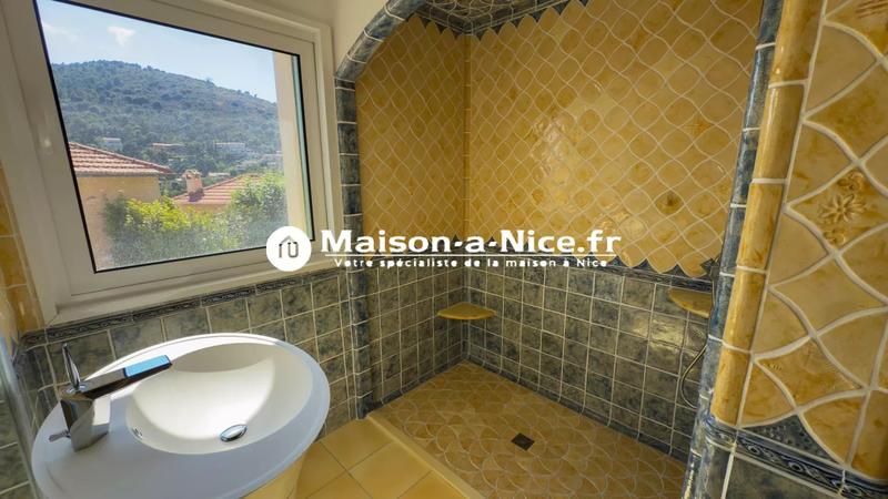 Maison - 333 m² - 10 pièces