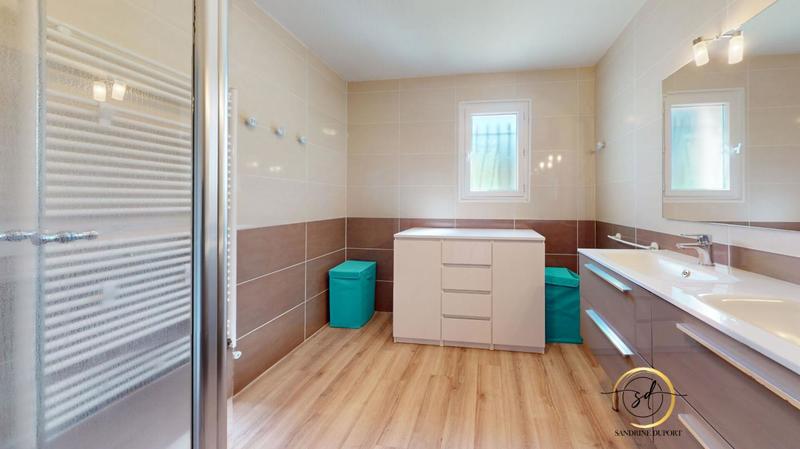 Maison - 104 m² - 4 pièces