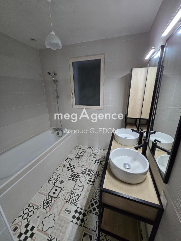 Maison - 205 m² - 9 pièces