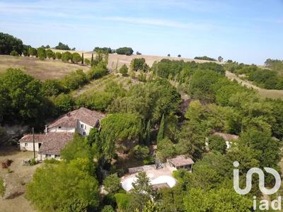 Maison - 300 m² - 15 pièces