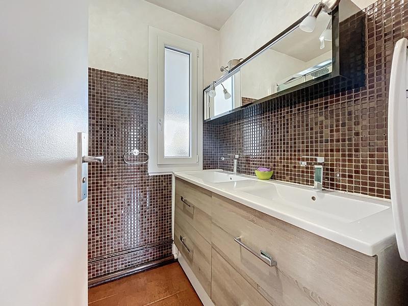 Appartement - 95 m² - 5 pièces