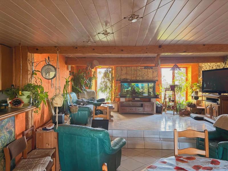 Maison - 202 m² - 6 pièces