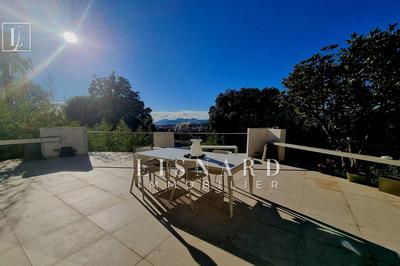 Maison - 200 m² - 6 pièces