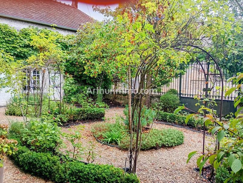 Maison - 390 m² - 11 pièces