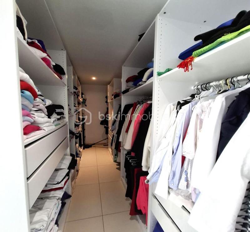 Maison traditionnelle - 156 m² - 6 pièces