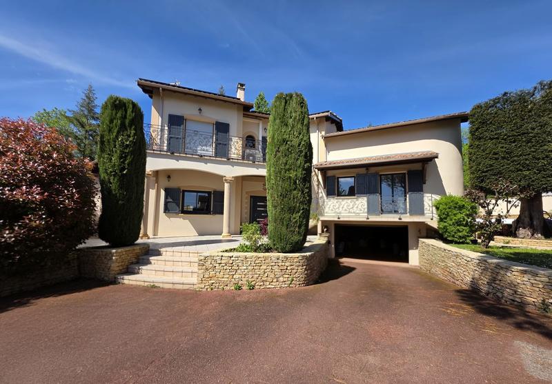 Maison contemporaine - 295 m² - 7 pièces