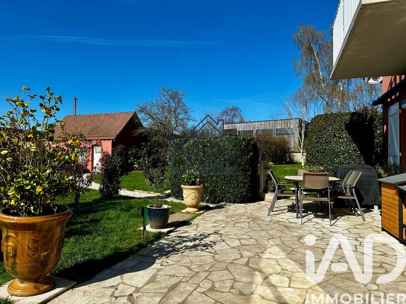 Maison - 210 m² - 8 pièces