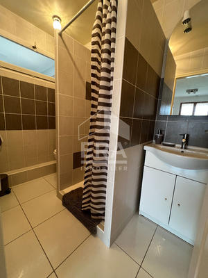 Maison - 235 m² - 8 pièces