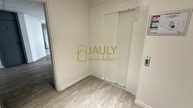 Bureau - 254 m² - 9 pièces