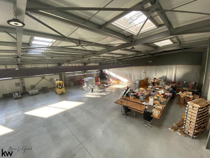 Local commercial - 2 438 m²