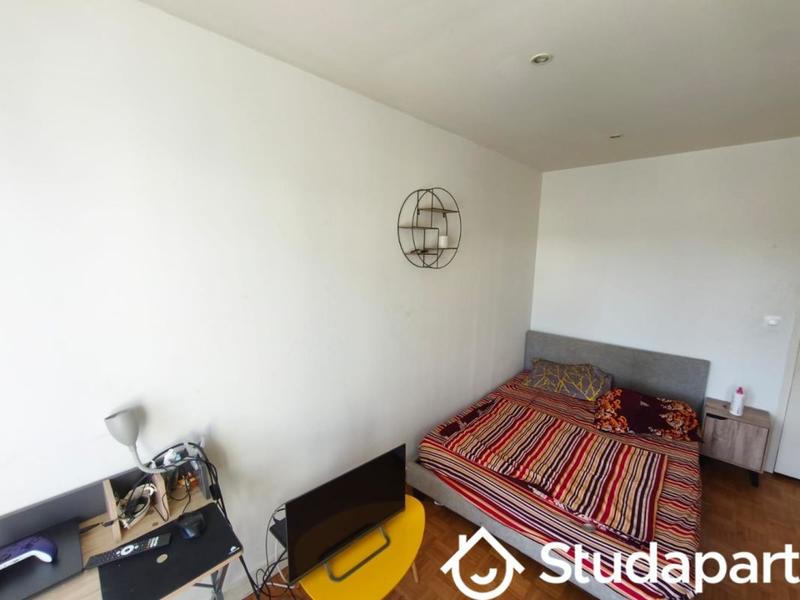 Chambre - 11 m² - 1 pièce