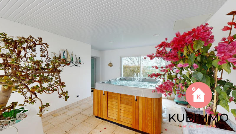 Maison - 214 m² - 8 pièces