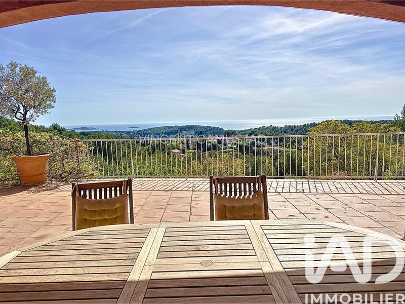 Maison - 240 m² - 6 pièces